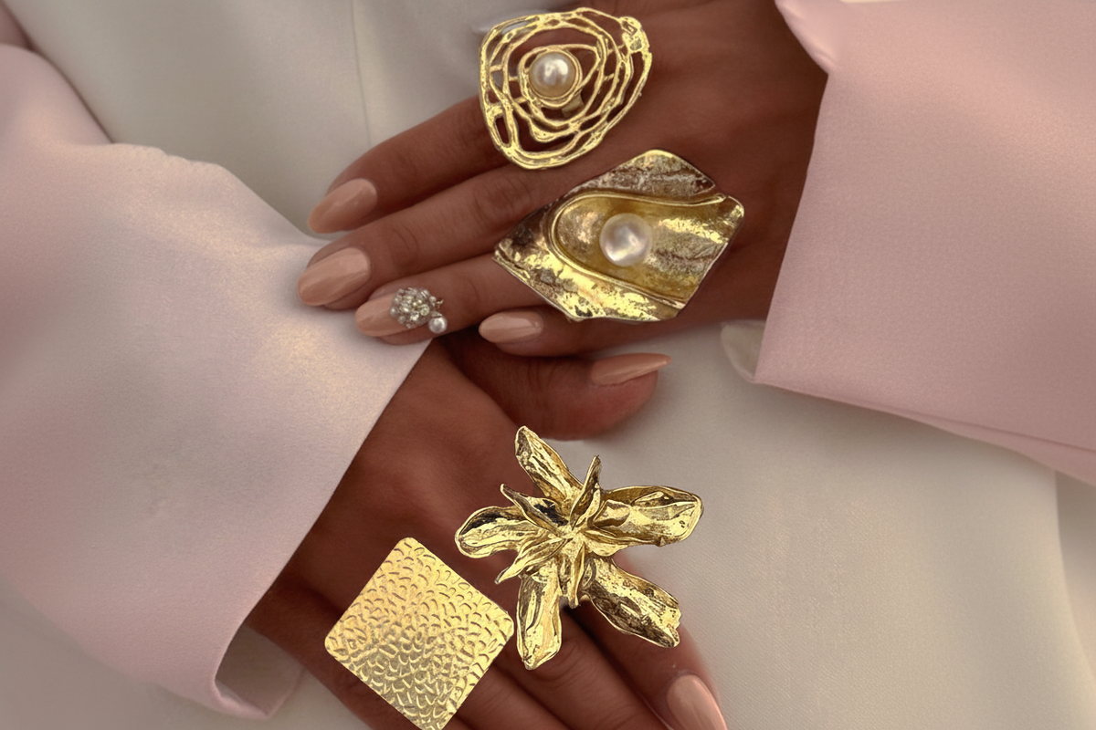 Bagues  dorées avec perle - Accessoires chic